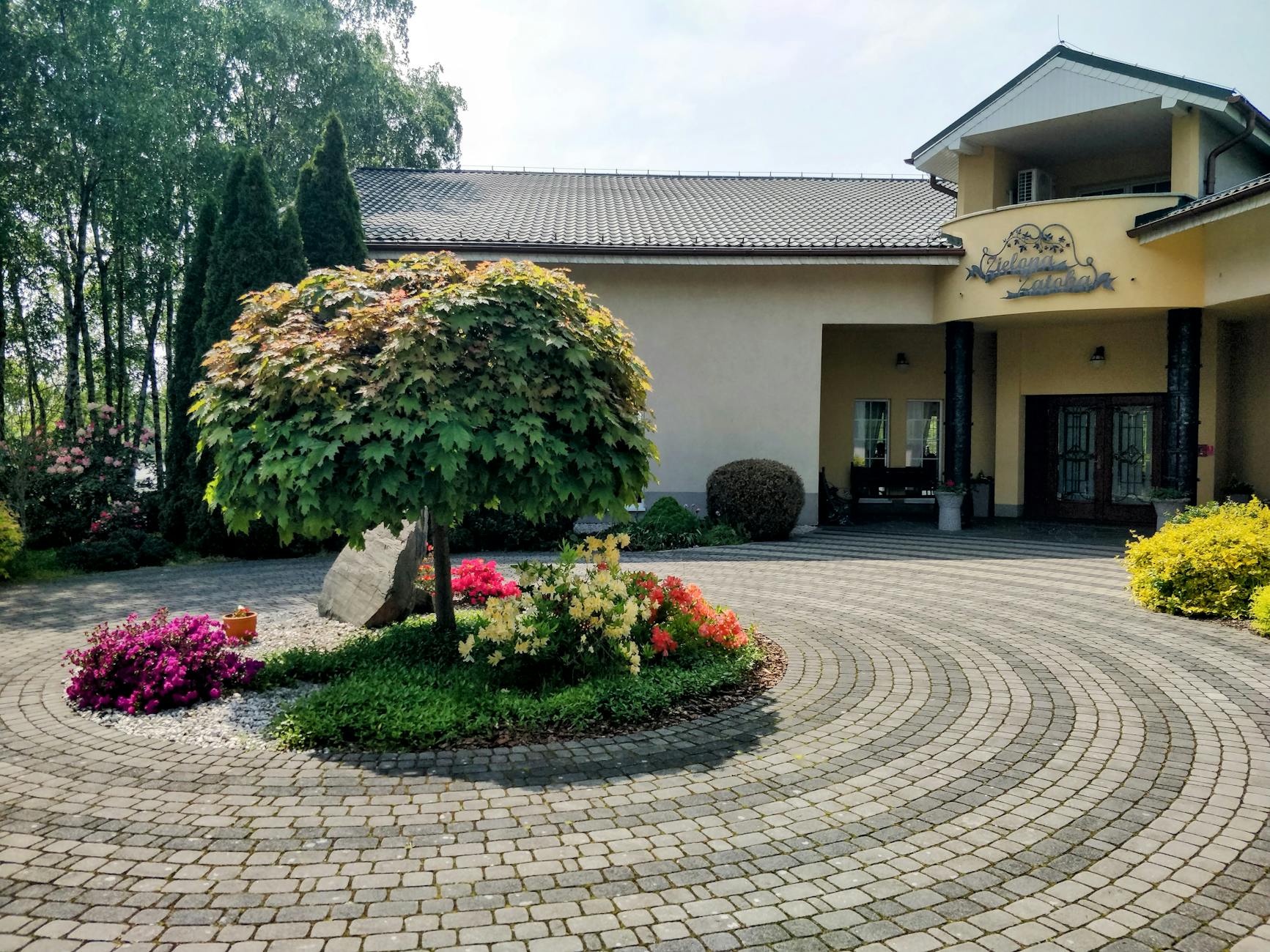 Jedlina-Zdrój: Tradycje i Świętowanie Wielkanocy w Sercu Gór Stołowych